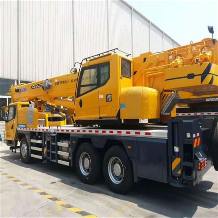 自流井离这最近出租吊车电话